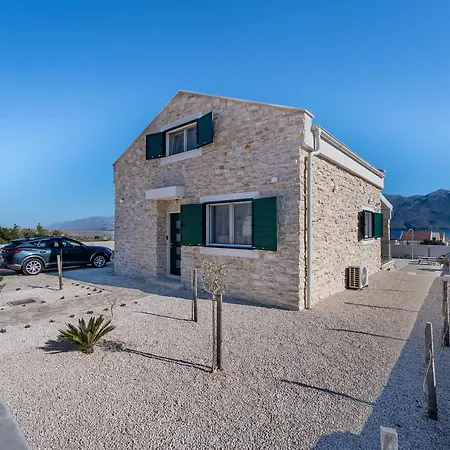 Stone House Cindric In *