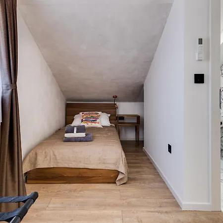 Stone House Cindric In