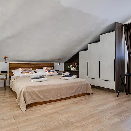 Stone House Cindric In